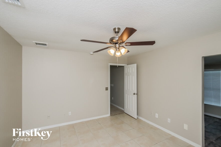 Building Photo - 1992 Tranter Ave SE