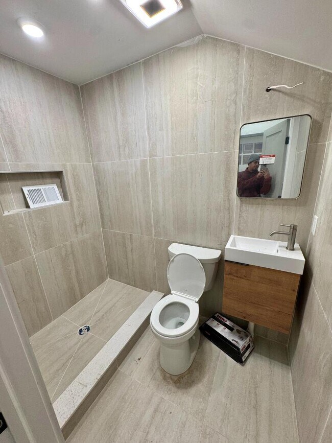 Building Photo - 118 E Huntingdon St