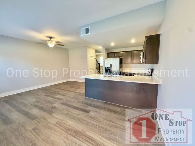 Building Photo - 3 Bedroom / 2.5 Bathroom Townhome in Louisburg, KS!