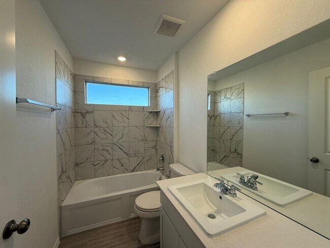 Building Photo - 561 Sormonne Lp