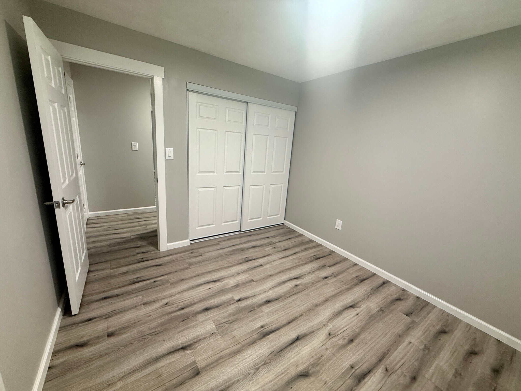 Building Photo - 5584 Chatford Dr