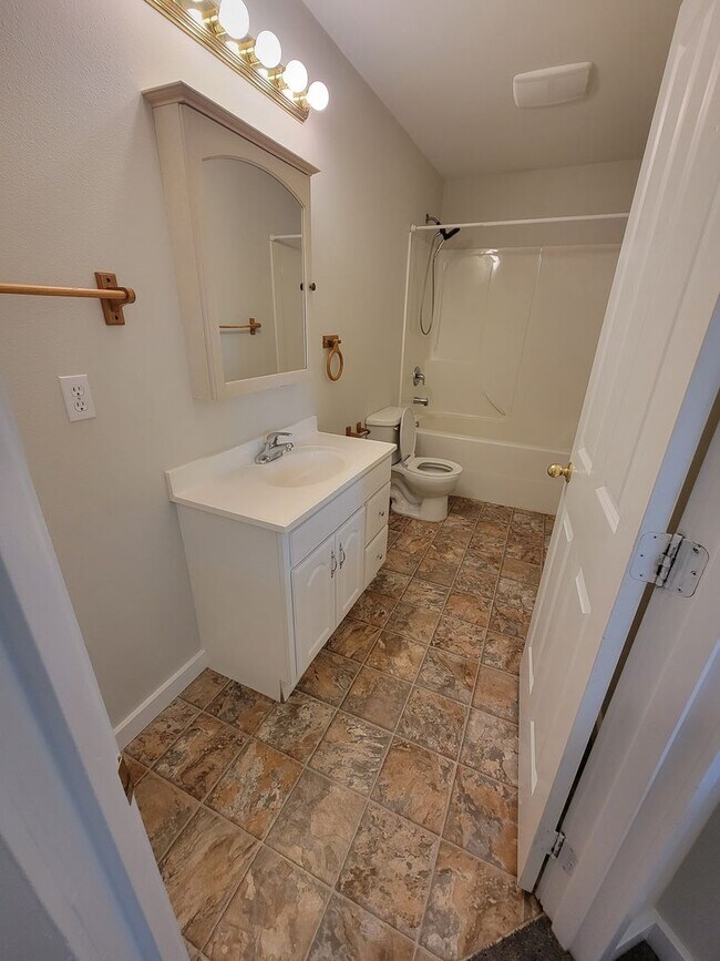 Building Photo - Freshly Painted Duplex in the Heart of Sil...