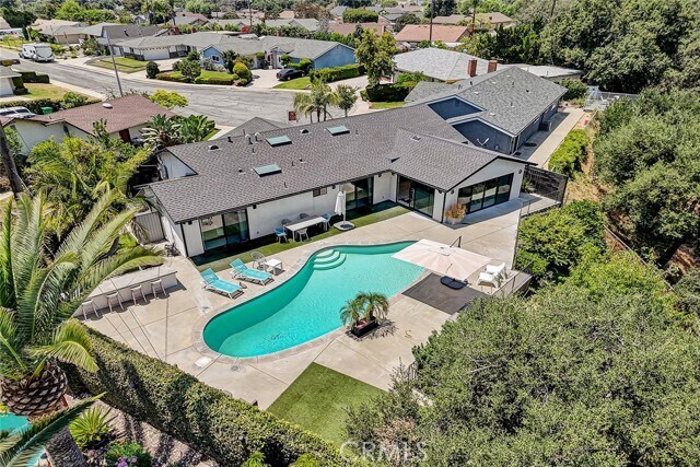 Building Photo - 832 N Oceanbluff Ave