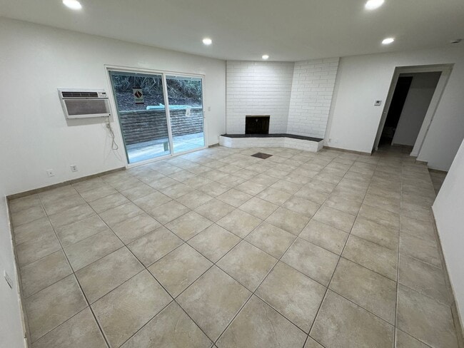 Building Photo - Beautiful Home in Mt. Helix