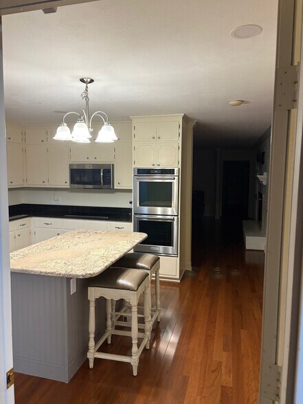 Building Photo - 7600 Quail Dr SW