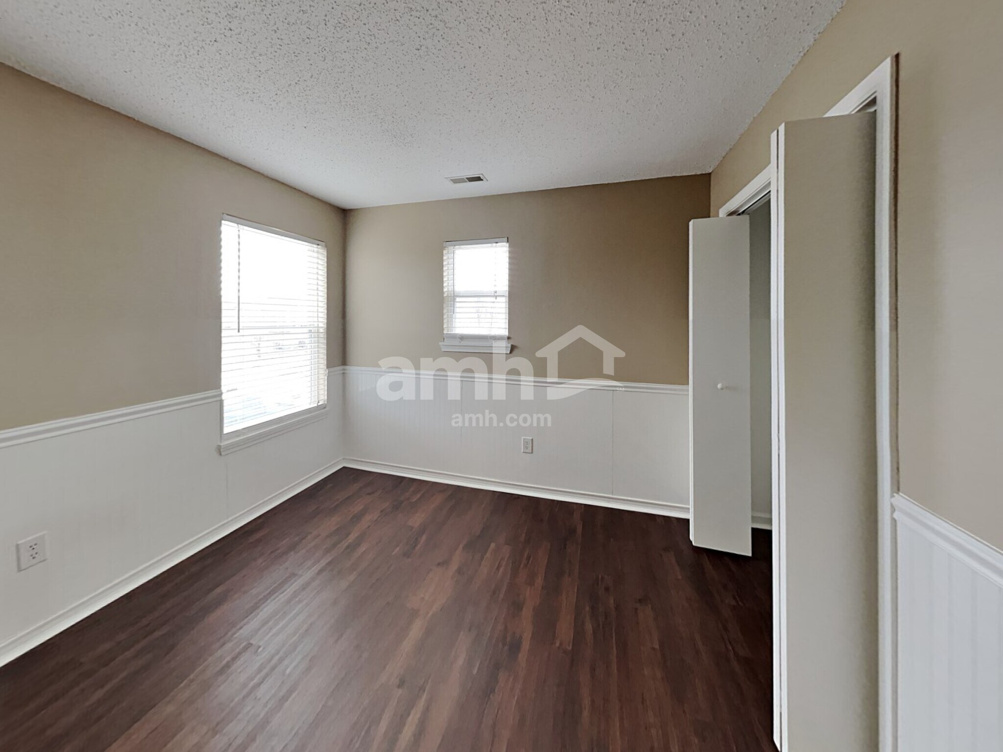 Building Photo - 657 Blue Meadow Dr