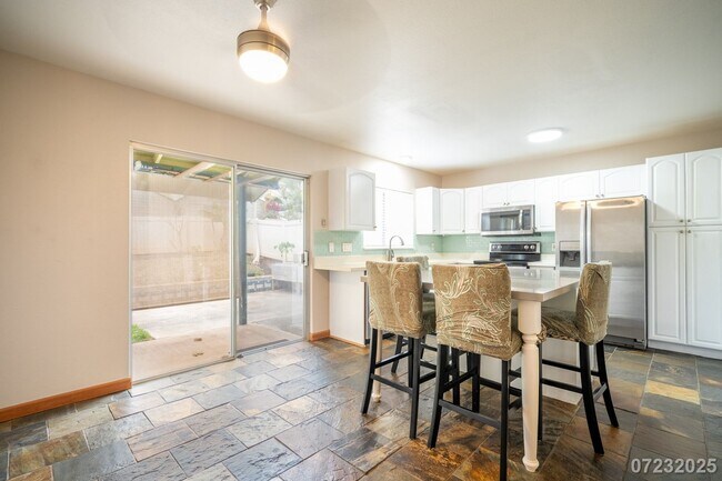 Building Photo - Move-In Ready! 3br, 2.5 ba in Makakilo, $3...