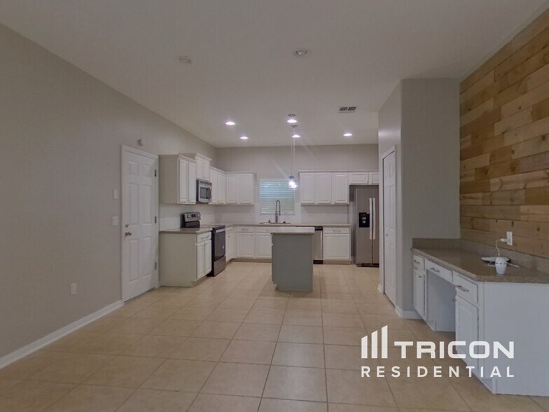 Building Photo - 405 Grassy Key Way