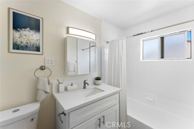 Building Photo - 4484 La Deney St