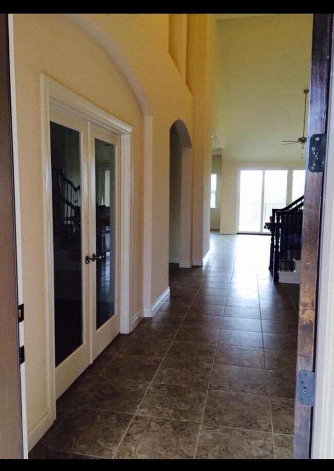 Building Photo - Make This Pflugerville Residence Your New ...