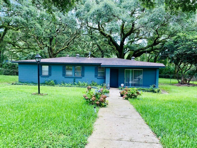 Building Photo - 5263 Sybel Dr