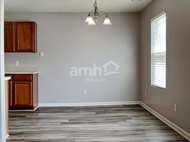 Building Photo - 422 Sea Breeze Dr