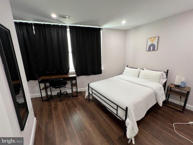 Building Photo - 1985 N 63rd St