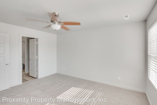 Building Photo - 3 br, 2.5 bath House - 11218 W. Knightsbri...