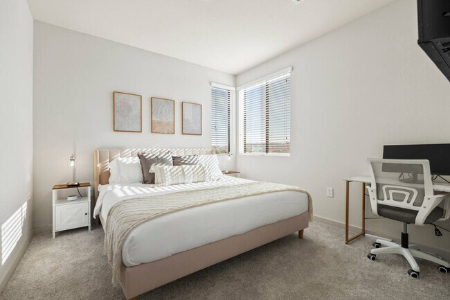 Building Photo - 711 W Broadway Rd