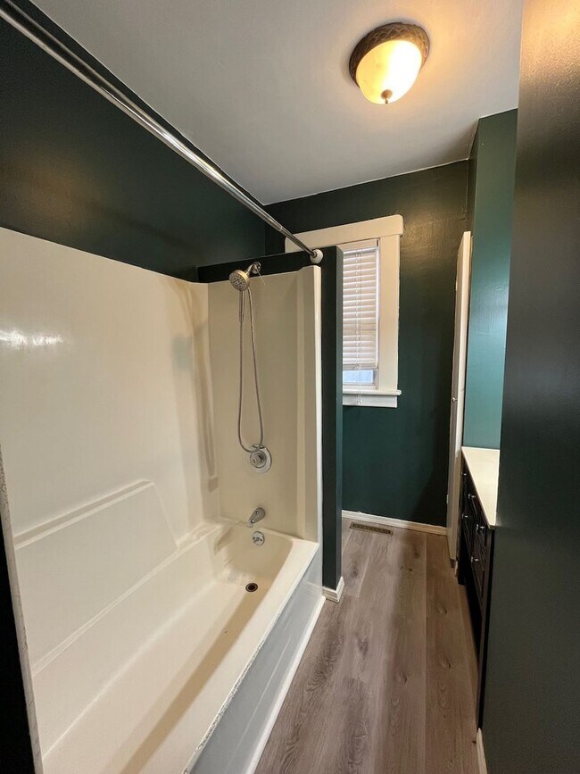 Building Photo - 991-993 Bryden Road