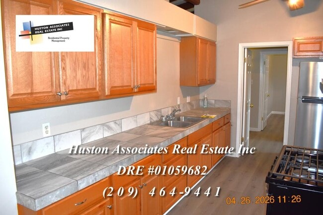 Building Photo - 3936 Dennis Ave