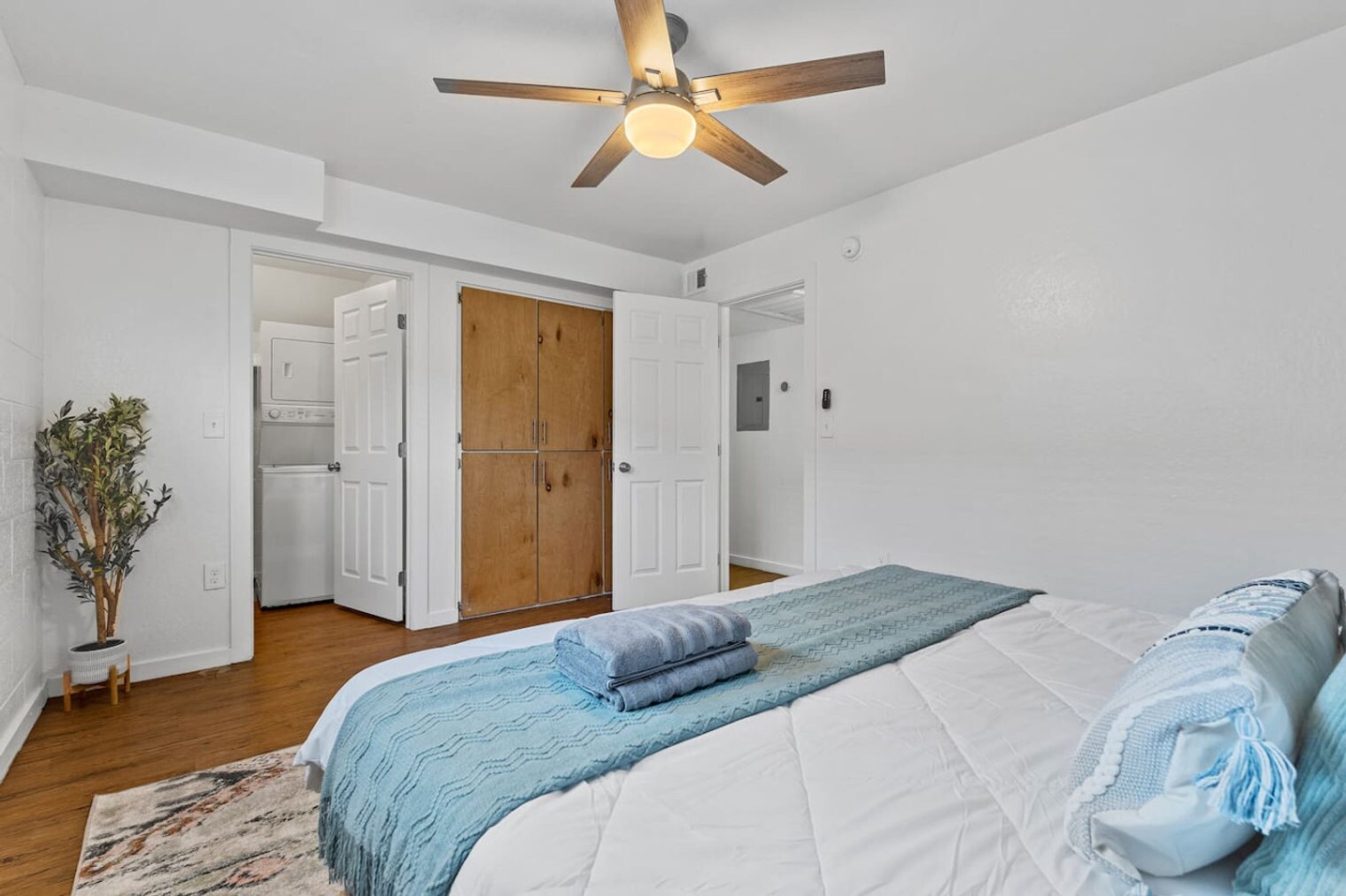 Building Photo - 109 E Broadway Rd