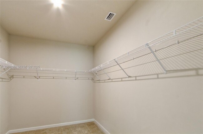 Building Photo - 323 Raspberry Rd