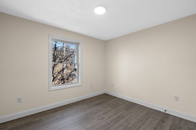 Building Photo - 472 Essex St