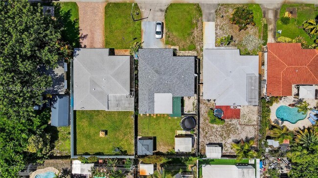 Building Photo - 554 NW 46th St