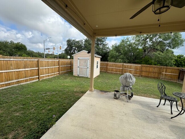 Building Photo - Texas Size Home!! Featuring over 2700 sq ft