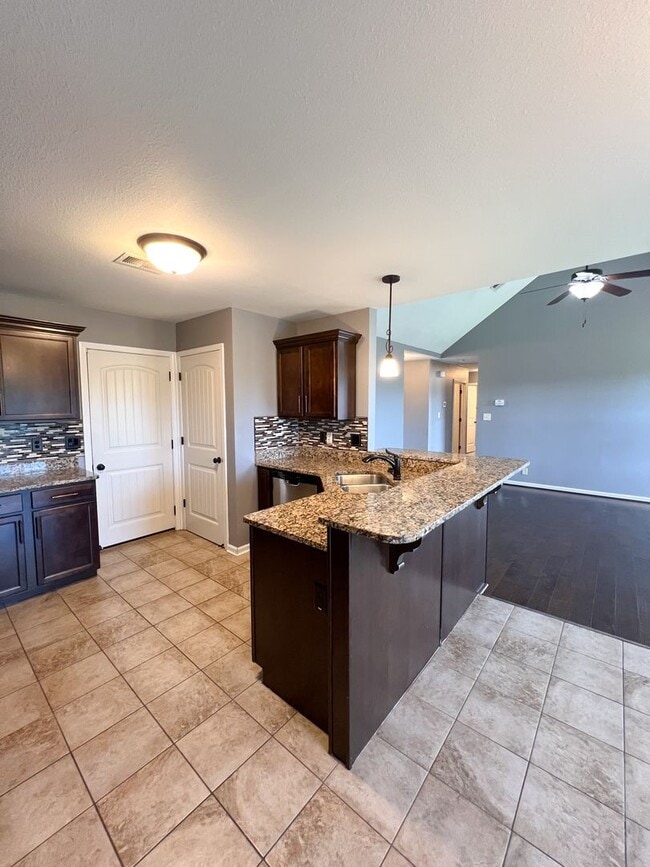 Building Photo - Gorgeous Single-Family--Fenced Backyard and Bonus Room!