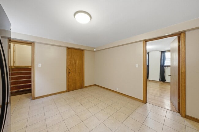 Building Photo - 7058 S Fairfield Ave