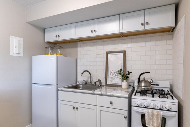 Primary Photo - Highland Park Apartments | Standard 2 Bedroom