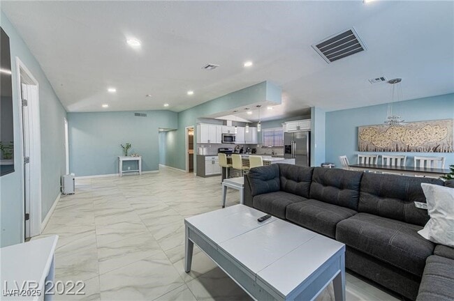 Building Photo - 6420 W Alomar Ave