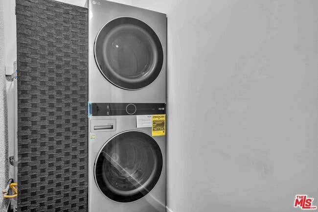 Building Photo - 223 N Almont Dr