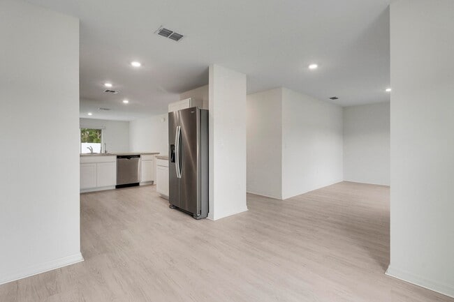 Building Photo - 3226 SW Nutley St