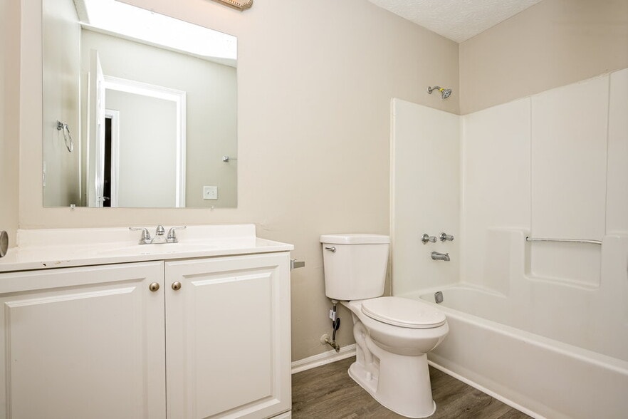 Building Photo - 976 Park Gate Pl
