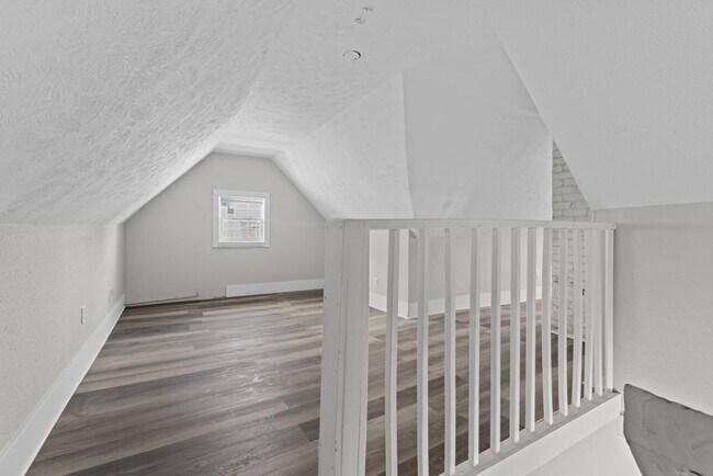 Building Photo - 111 S Vine St