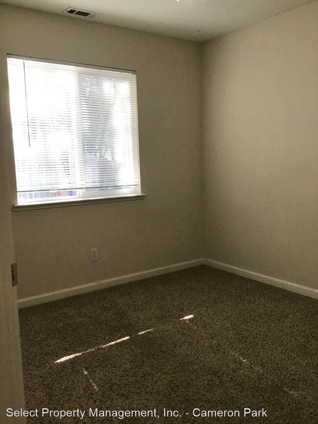 Building Photo - 3 br, 2.5 bath House - 4006 Wimbledon Drive