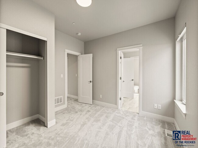 Building Photo - Spacious 3-Bedroom Townhome with Finished ...