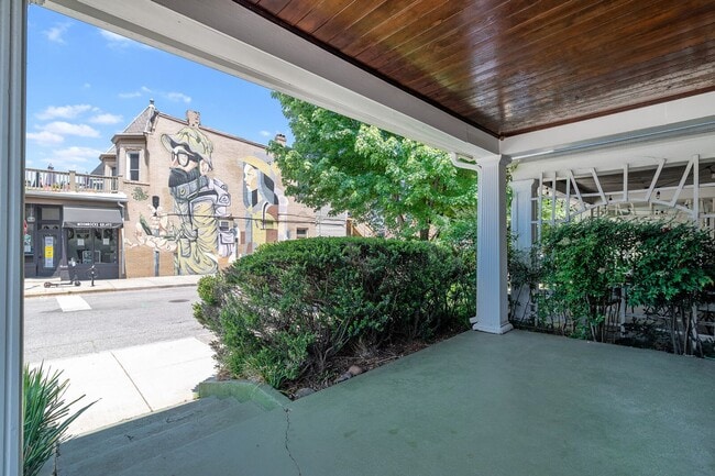 Building Photo - Classic Fan Rowhome for Lease