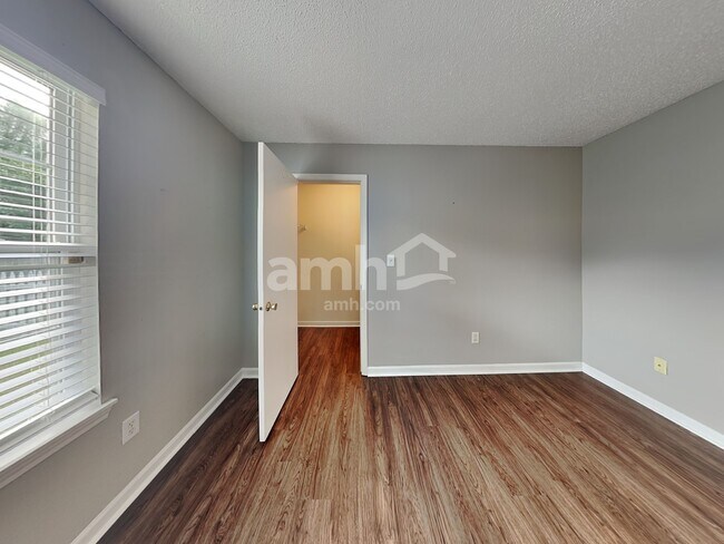 Building Photo - 17317 Pine Wood Ln