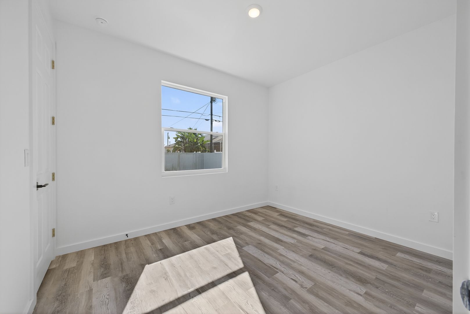 Building Photo - 127 NW 12th Pl