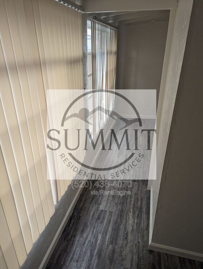 Building Photo - 272 E Calle Arizona