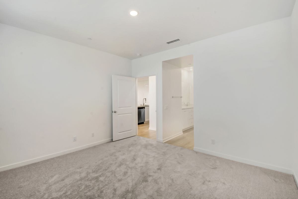 Building Photo - 4100 E Cir Paseo