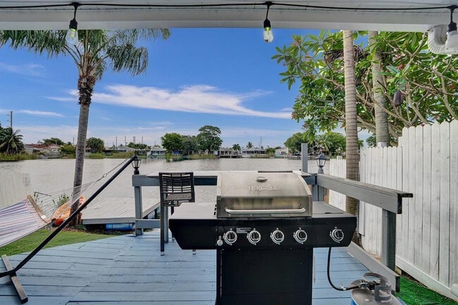 Building Photo - 5434 SW 25th Ave