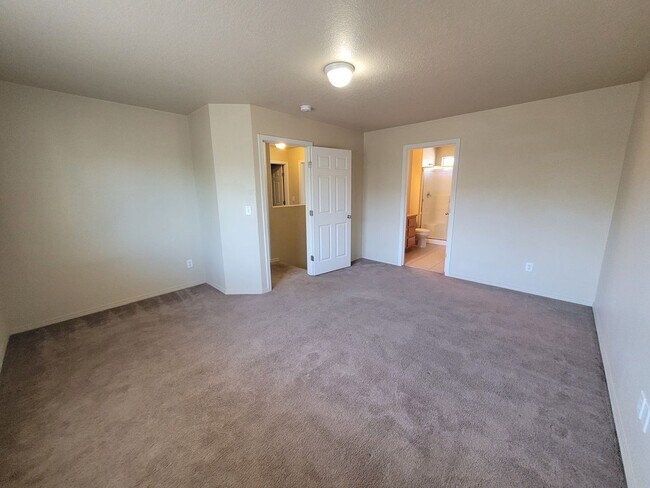Building Photo - 511 Sandalwood Pl