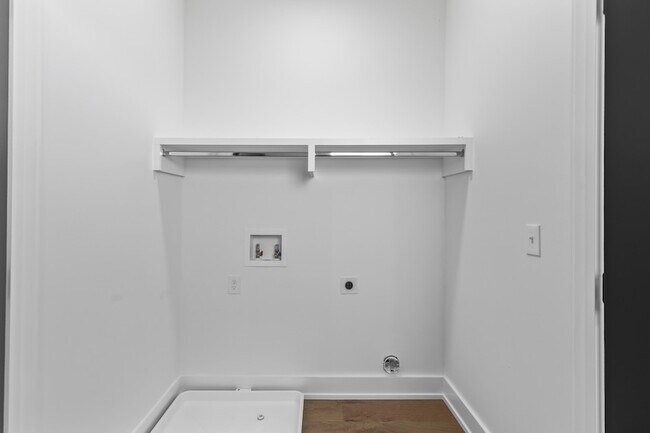 Building Photo - 2107 Courtney Ave