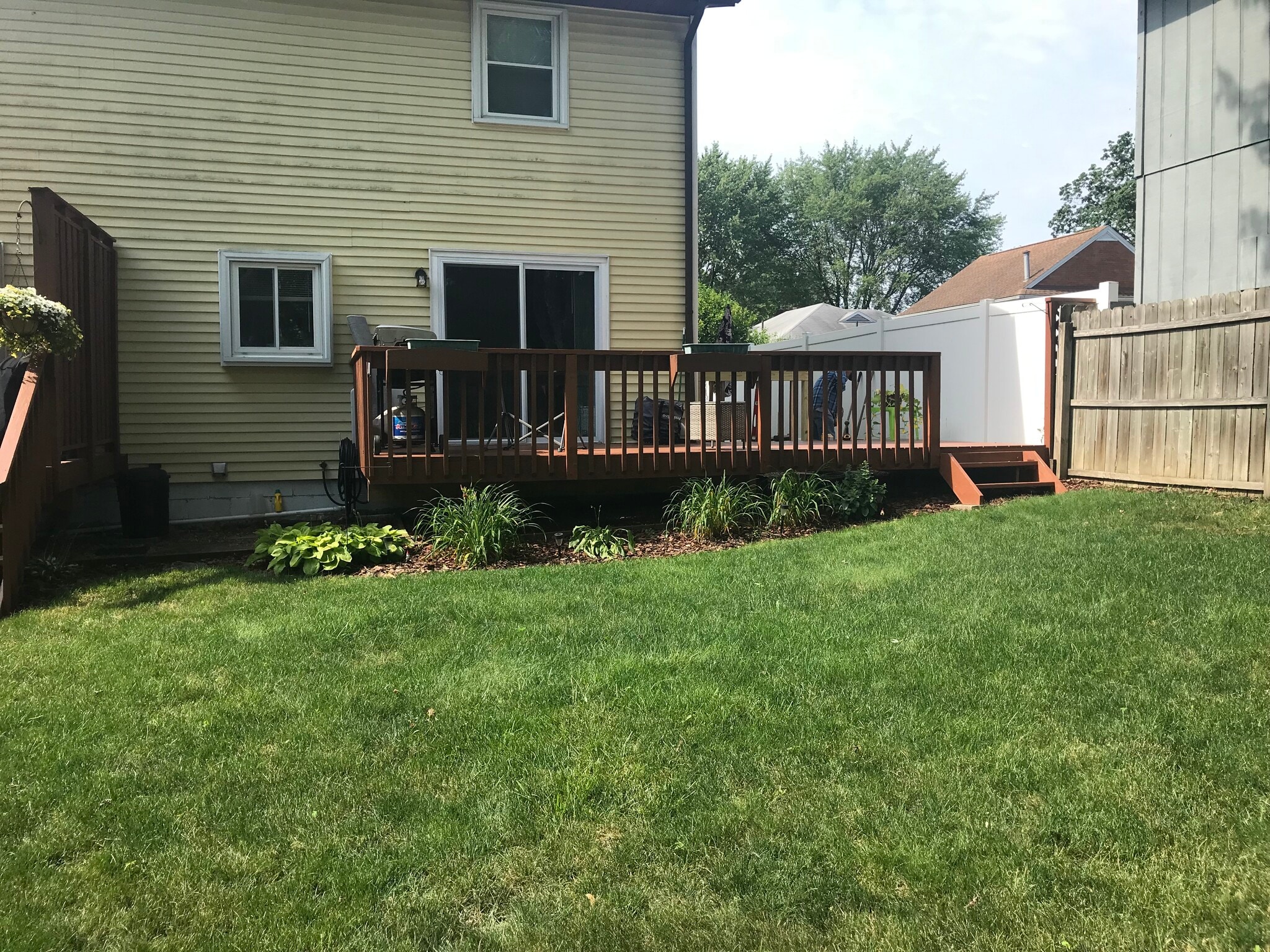 Deck w/privacy from adjoining unit - 917 Lattavo St NE