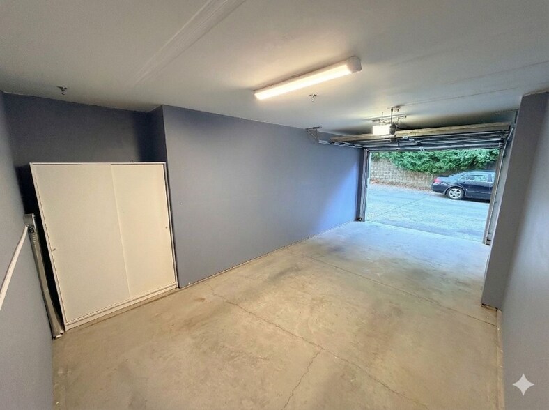 Building Photo - 607 Raphael Place