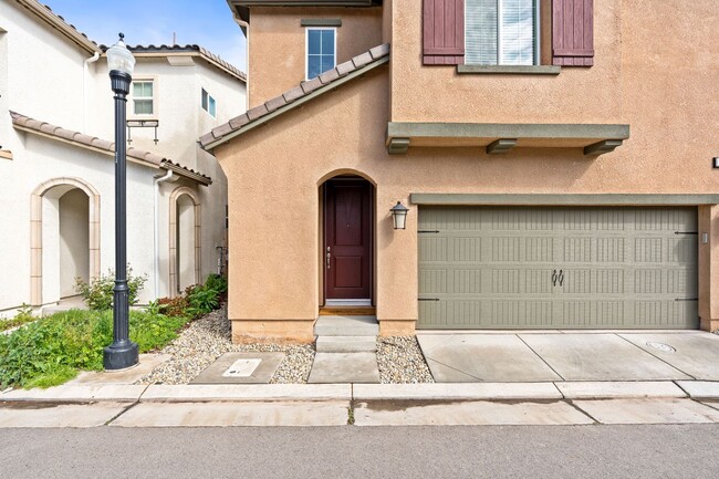 Building Photo - $2,195 Madera, Riverstone Community, HWY 4...