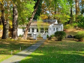 Building Photo - 44 Roseville Rd