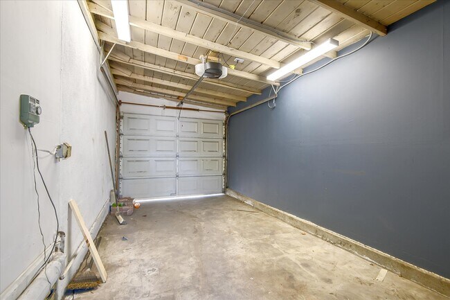 Building Photo - 9239 Bonavista Ln