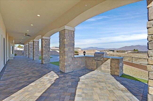 Building Photo - Custom Luxury Home with Strip and Mountain Views!